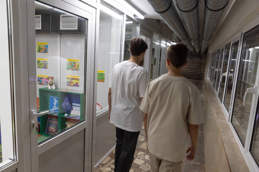 Füze saldırılarının gölgesinde yeni eğitim yılı: Ukrayna'da ilk ders zili metroda çaldı 35